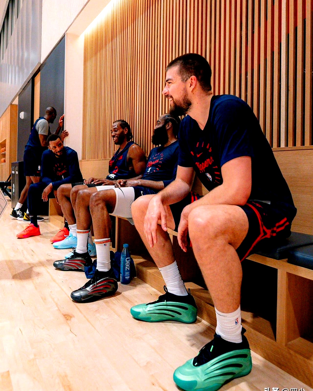 包含洛杉矶快船迎欧篮联关键赛；集结日完成体检；目标明确；年轻球员得到机会的词条开云官网